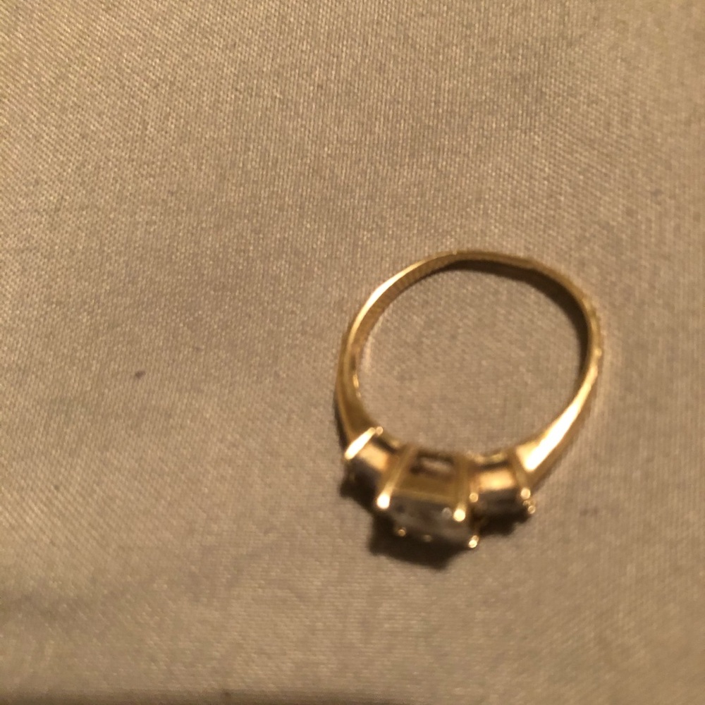 Engagement ring - Picture 4 of 5